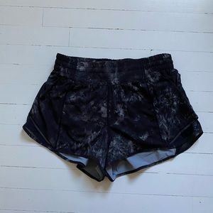 Lululemon Athletica Hotty Hot High-Rise Shorts 2.5”